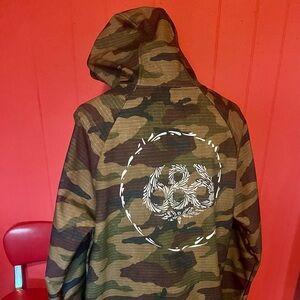 Men’s all weather camo 686 hoodie. Size large
